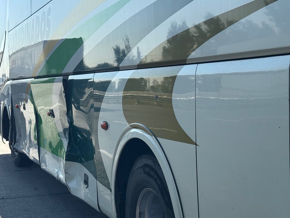 Camioneta BMW y auto compacto da\u00f1ados tras choque m\u00faltiple en autopista M\u00e9xico-Quer\u00e9taro kil\u00f3metro 180.