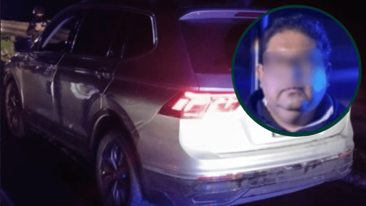 Camioneta gris resguardada durante un operativo nocturno en San Juan del Río; recuadro adicional muestra a una persona con el rostro difuminado.