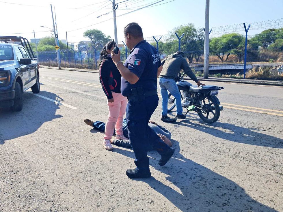 Camioneta involucrada en atropellamiento a motociclista sobre avenida Universidad en San Juan del R\u00edo
