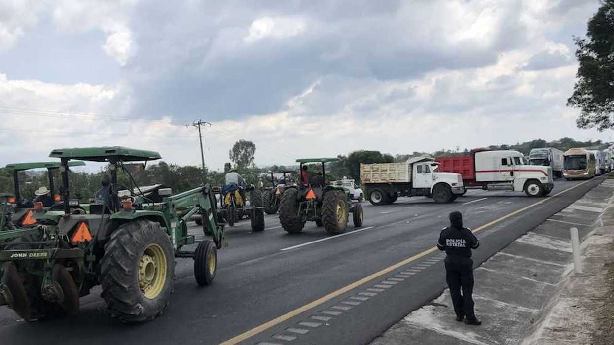 campesinos-liberan-bloqueo-en-autopista-mexico-queretaro-322