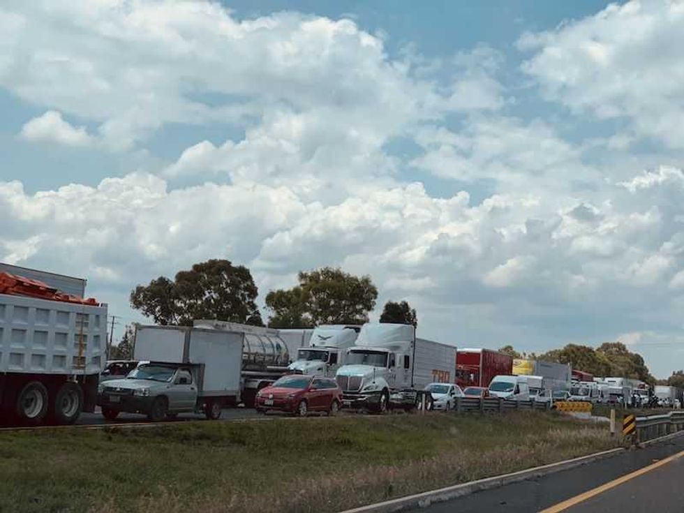 campesinos liberan bloqueo en autopista mexico queretaro