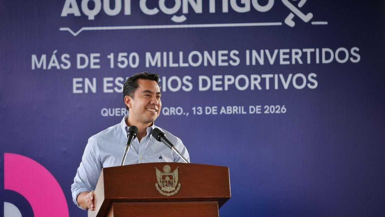 Cancha de futbol rehabilitada en la Unidad Deportiva Plutarco Elías Calles de Felipe Carrillo Puerto, Querétaro