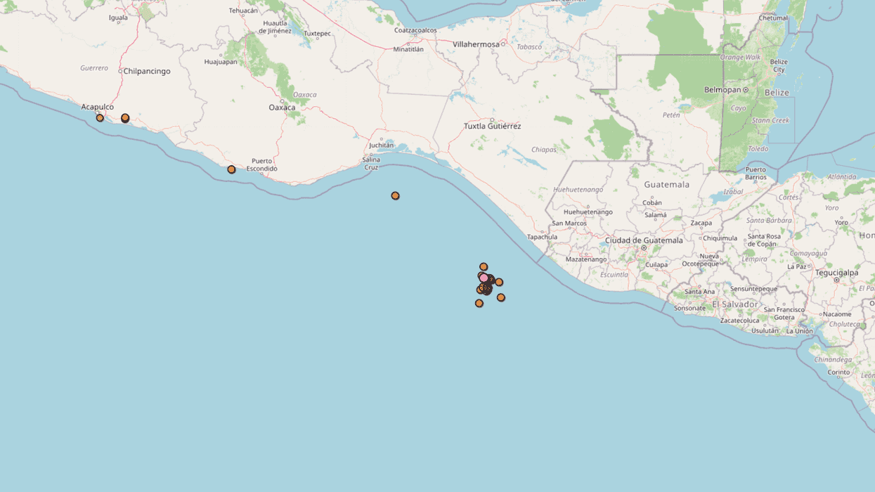 Captura de Google que muestra un terremoto de magnitud 7.3 cerca de Tapachula, Chiapas, y una relación de movimientos sísmicos posteriores.