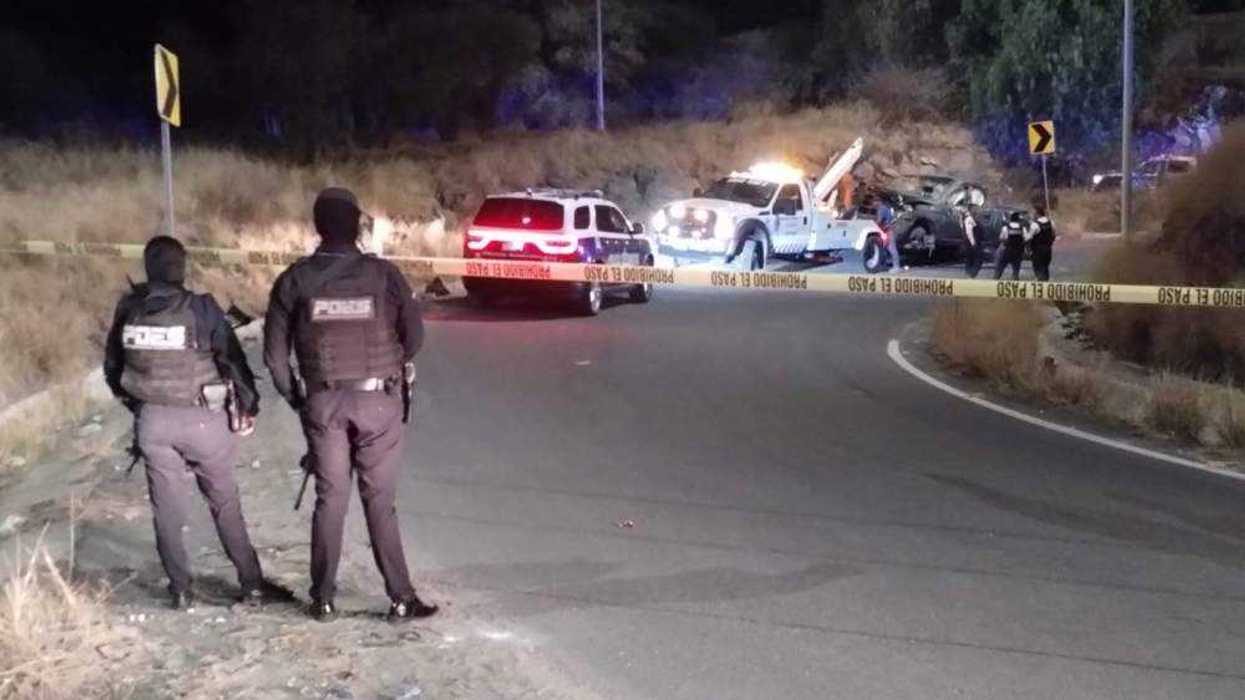 Capturan a tres sujetos tras robo de camioneta RAM y persecución policial en Querétaro.