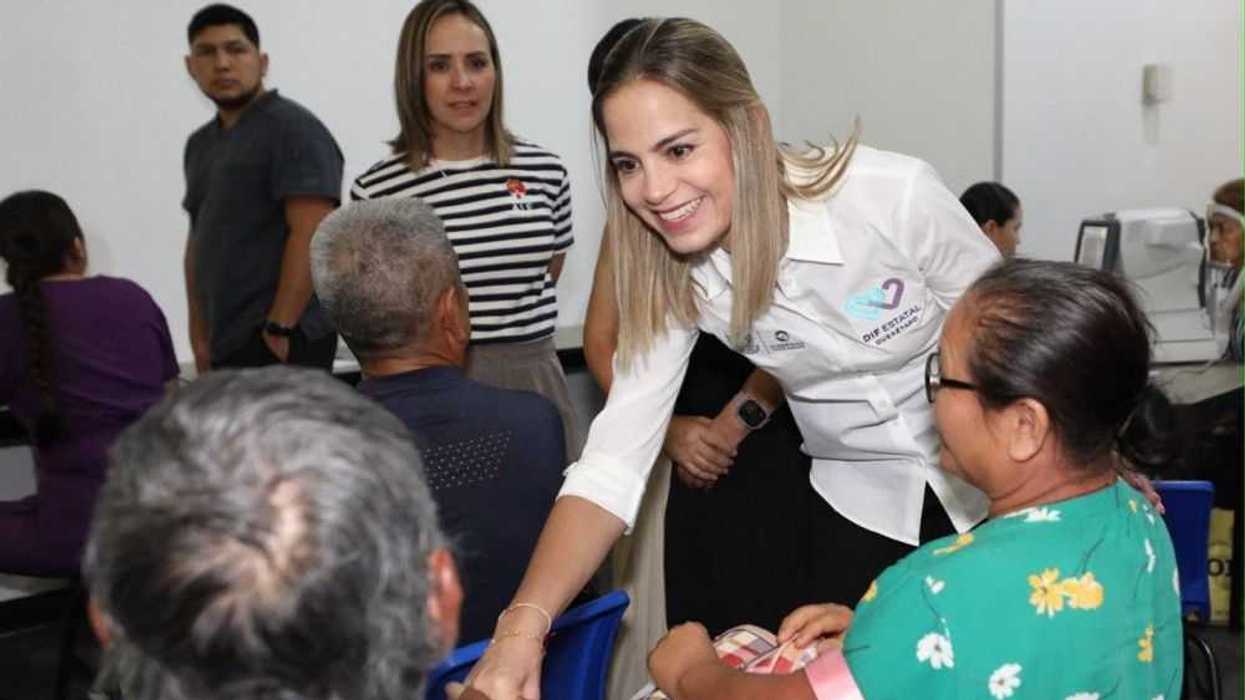 Car Herrera supervisa jornada de cirugías de cataratas.