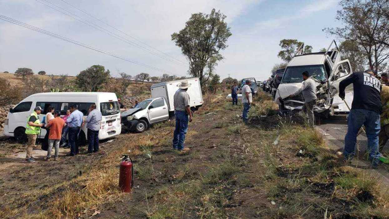 Carambola en carretera 120 por incendio de pastizal.