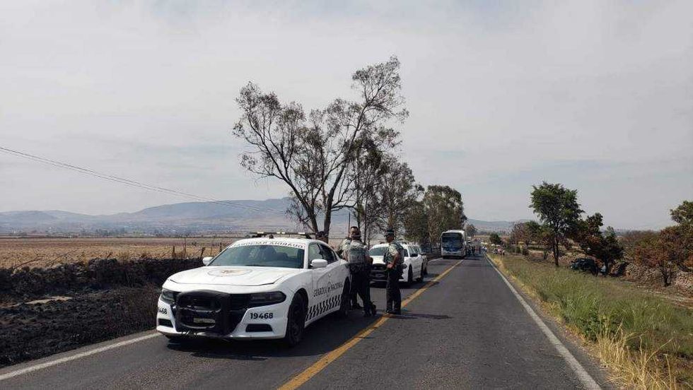 Carambola en carretera 120 por incendio de pastizal.