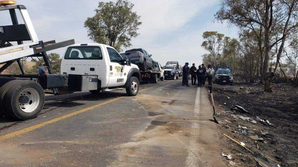 Carambola en carretera 120 por incendio de pastizal.