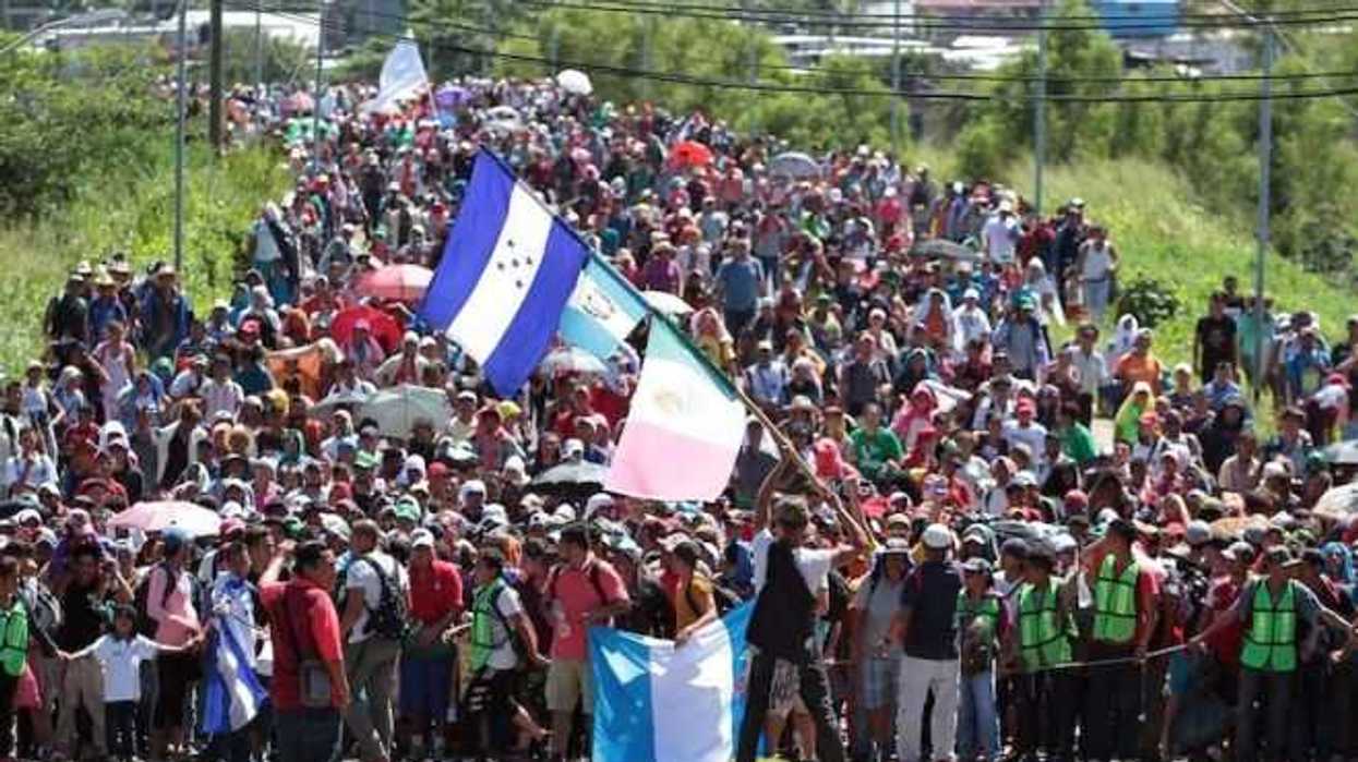 Caravana de migrantes rumbo a municipio de Huixtla