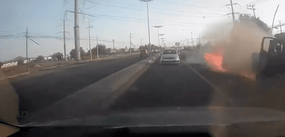 Carretera M\u00e9xico-Pachuca en Tec\u00e1mac donde explot\u00f3 una camioneta con dos tripulantes originarios de Sinaloa