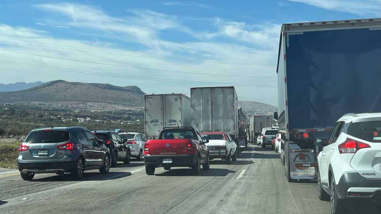 Carretera México Querétaro podría ampliarse, más allá de tren ligero.