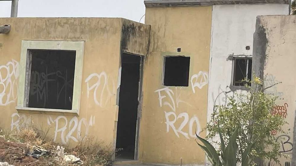 Casas abandonadas, refugio delincuencial y de adictos en Villas Fundadores, de San Juan del Río.