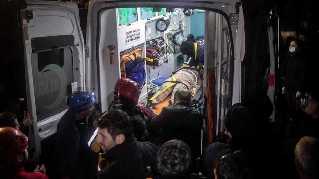 Casi 1.800 muertos por el sismo: al menos 1.014 en Turquía y 785 en Siria. EFE/EPA/REFIK TEKIN.