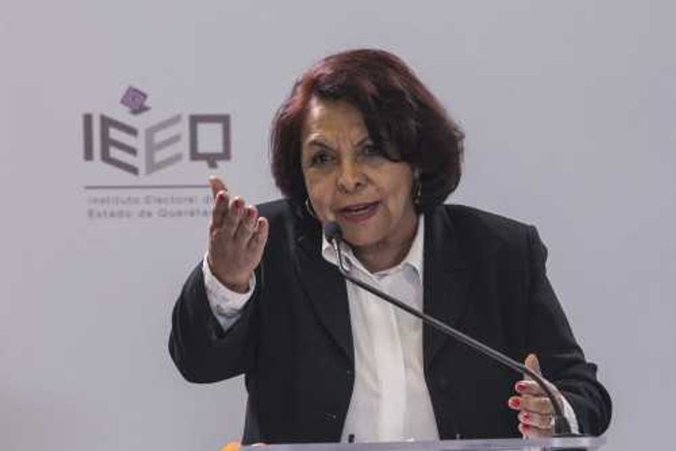 Celia Maya.