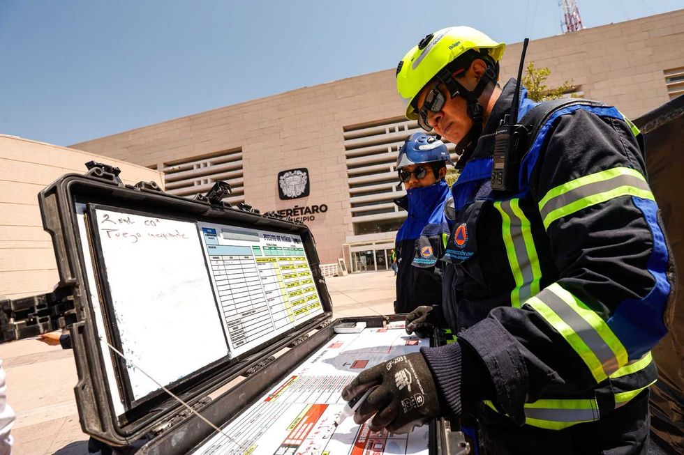 Centro C\u00edvico de Quer\u00e9taro evacuado con mil 180 personas en el Primer Simulacro Nacional 2026, mi\u00e9rcoles 6 de mayo.