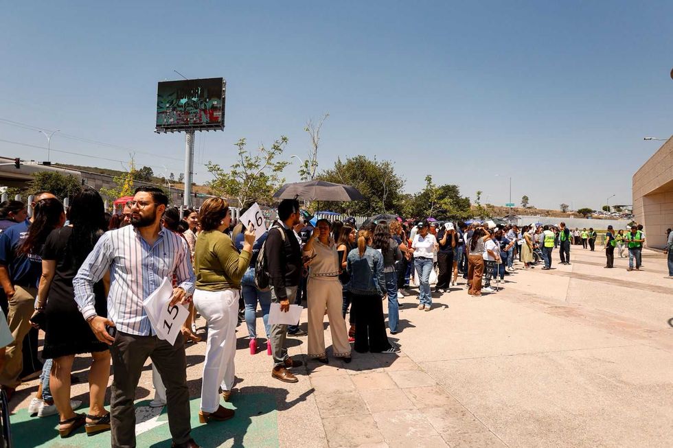 Centro C\u00edvico de Quer\u00e9taro evacuado con mil 180 personas en el Primer Simulacro Nacional 2026, mi\u00e9rcoles 6 de mayo.