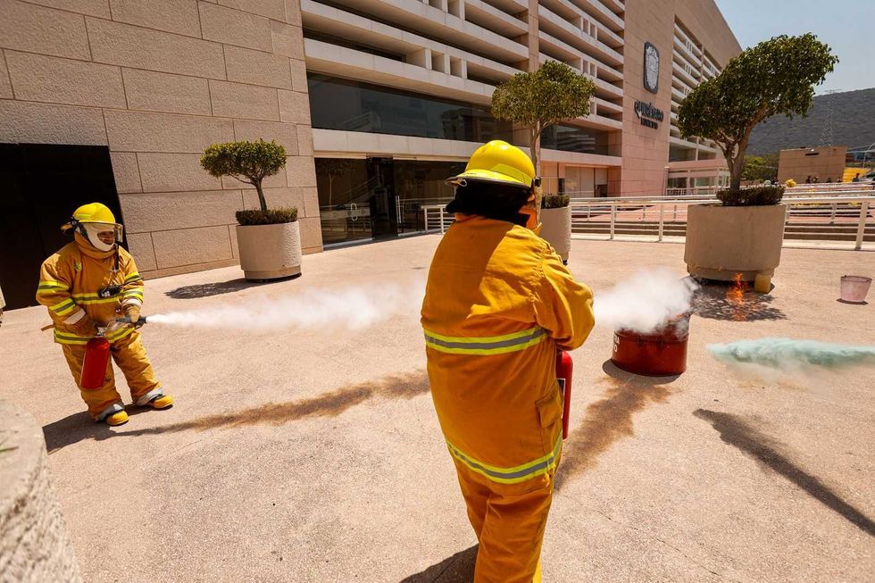 Centro C\u00edvico de Quer\u00e9taro evacuado con mil 180 personas en el Primer Simulacro Nacional 2026, mi\u00e9rcoles 6 de mayo.