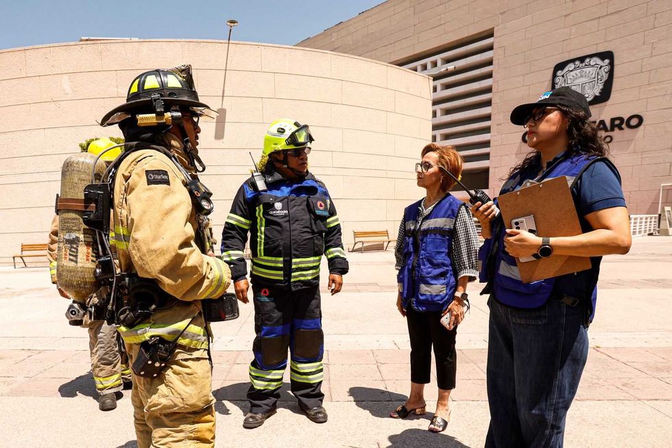 Centro C\u00edvico de Quer\u00e9taro evacuado con mil 180 personas en el Primer Simulacro Nacional 2026, mi\u00e9rcoles 6 de mayo.