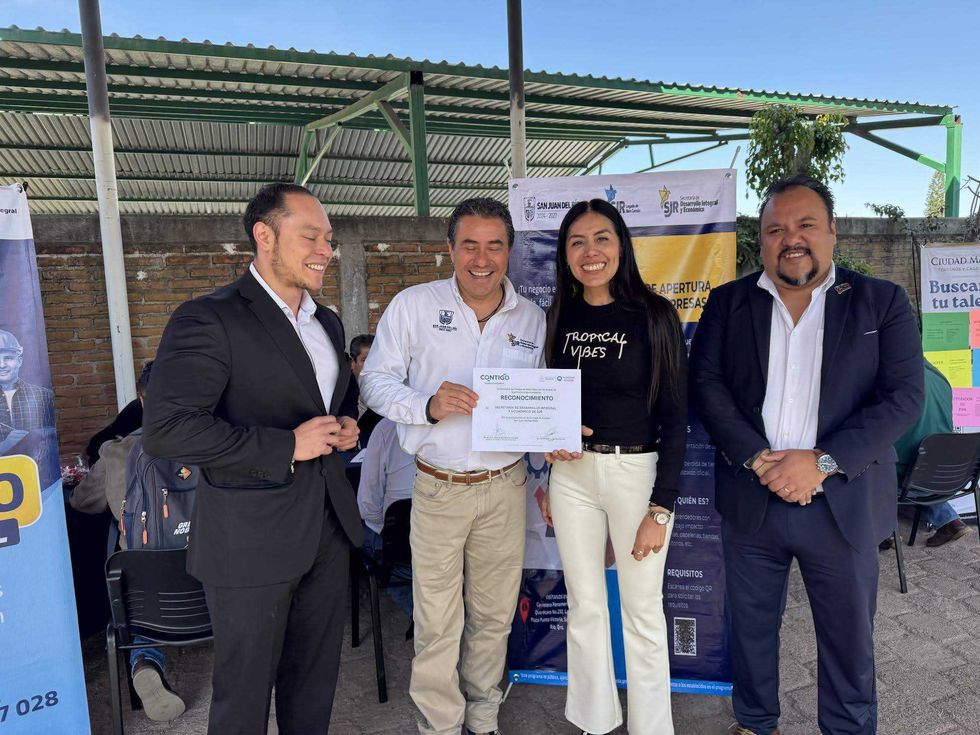 Centro Estatal de Empleo Querétaro con 4200 vacantes disponibles para residentes del estado.