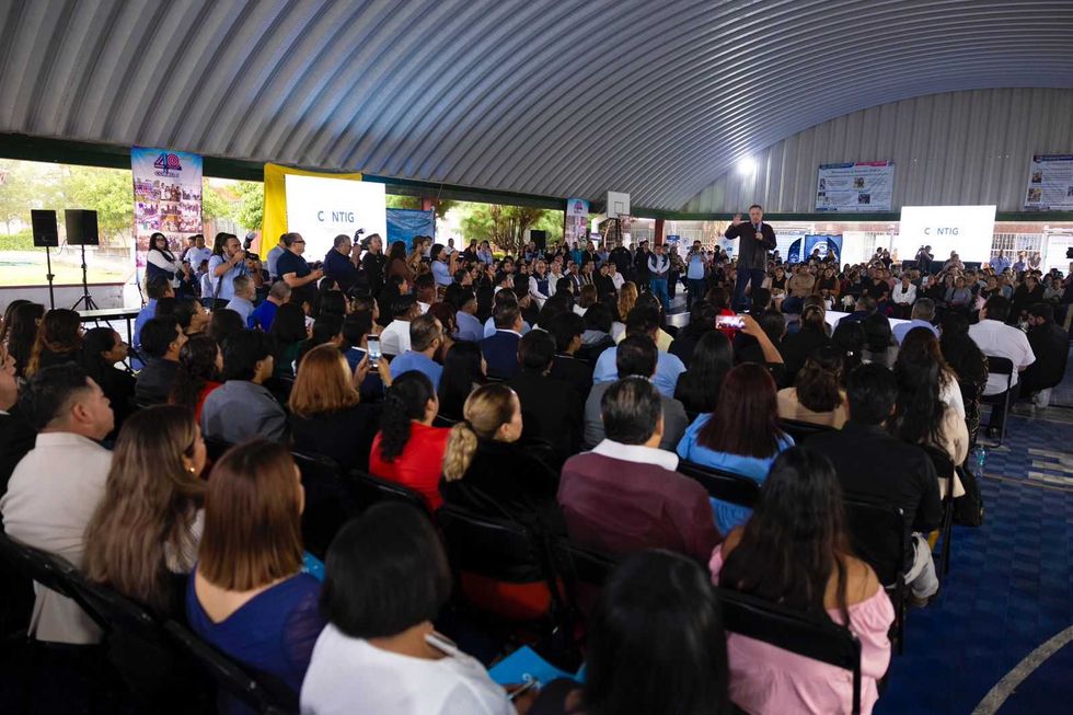 Ceremonia de graduaci\u00f3n del programa Contigo, Nadie se Quede Atr\u00e1s en el COBAQ Plantel No. 5 de Cadereyta, Quer\u00e9taro, junio de 2026.