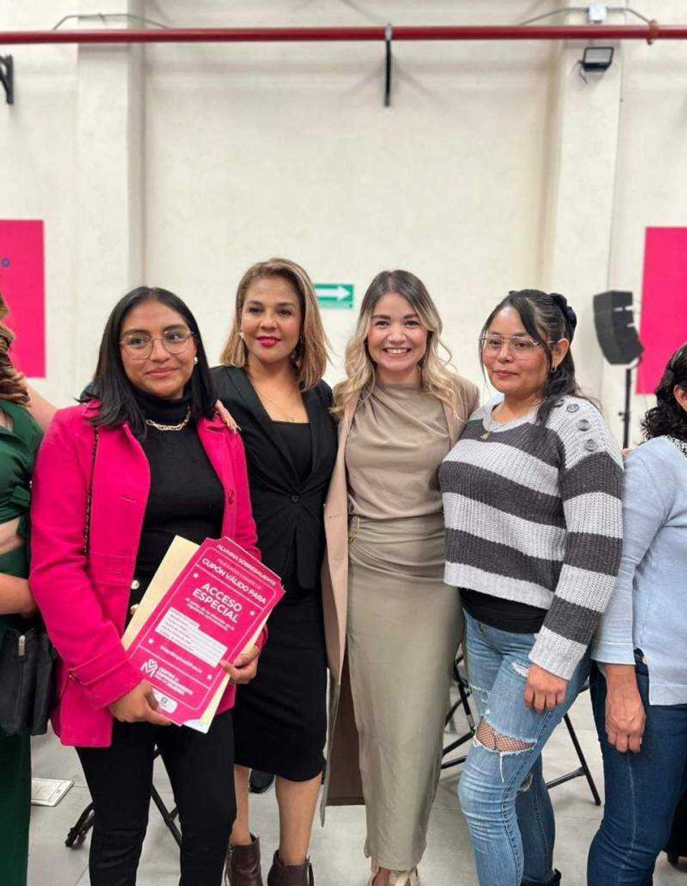 Ceremonia de graduación de 383 mujeres del Centro de Empoderamiento en Querétaro con acreditación de ICATEQ.