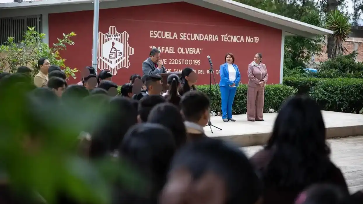 Ceremonia de inicio del ciclo escolar 2026-2027 en la Secundaria Técnica 19 de La Llave, San Juan del Río