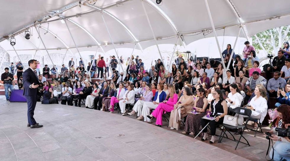 Ceremonia de reconocimiento a mujeres destacadas en el municipio de Quer\u00e9taro durante la segunda edici\u00f3n del premio 8 Mujeres que Cambiaron el Rumbo