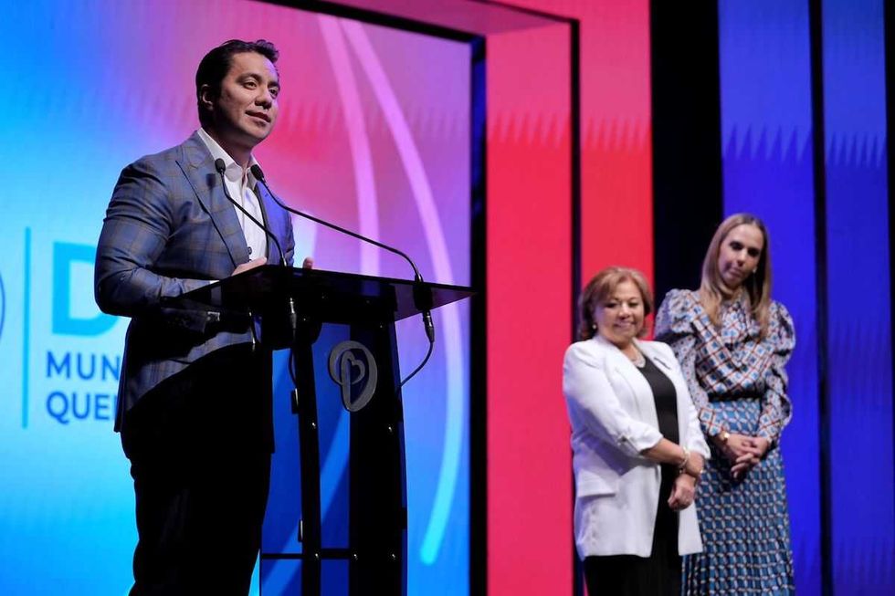 Ceremonia del 40 aniversario del DIF Municipal Quer\u00e9taro con autoridades y expresidentas del patronato