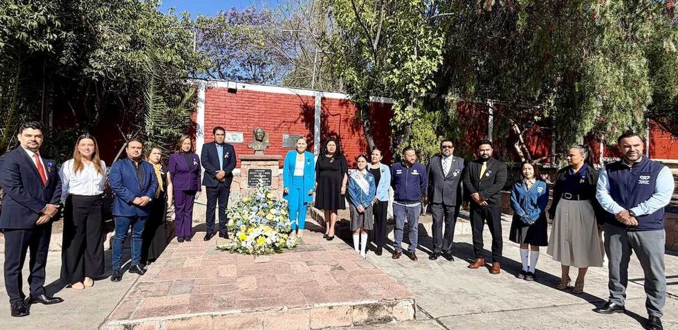 Ceremonia del 72 aniversario de la secundaria Constituci\u00f3n de 1917 en Quer\u00e9taro con autoridades de USEBEQ