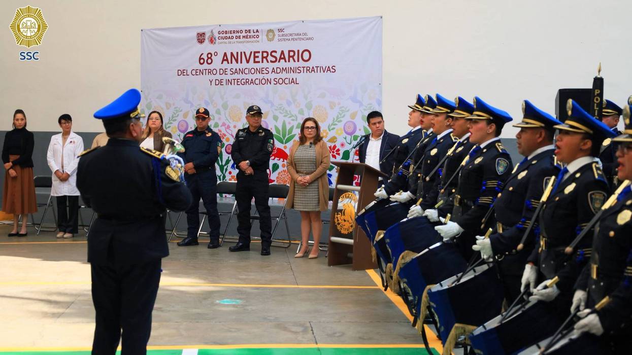 Ceremonia por el 68 aniversario del Centro de Sanciones Administrativas y de Integración Social con la Banda de Guerra en CDMX