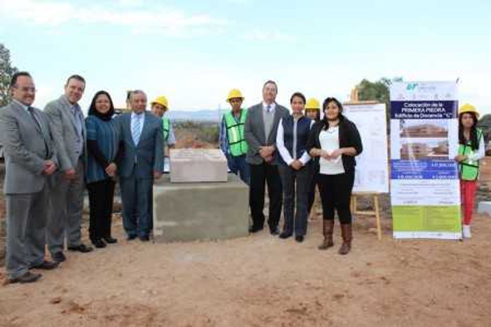 Ceremonia primera piedra Docencia 1