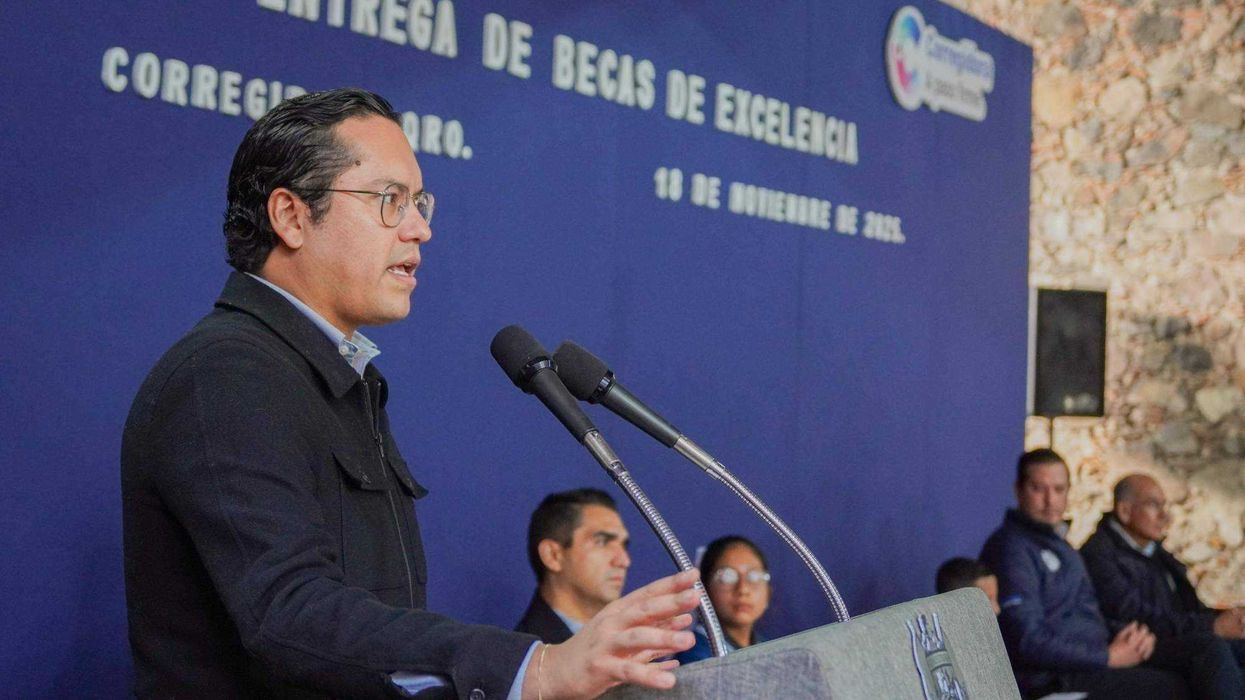 Chepe Guerrero, presidente de Corregidora, reconoció el esfuerzo de 462 estudiantes beneficiados. En la segunda etapa se integraron 99 nuevos becarios de escuelas públicas y privadas del municipio.