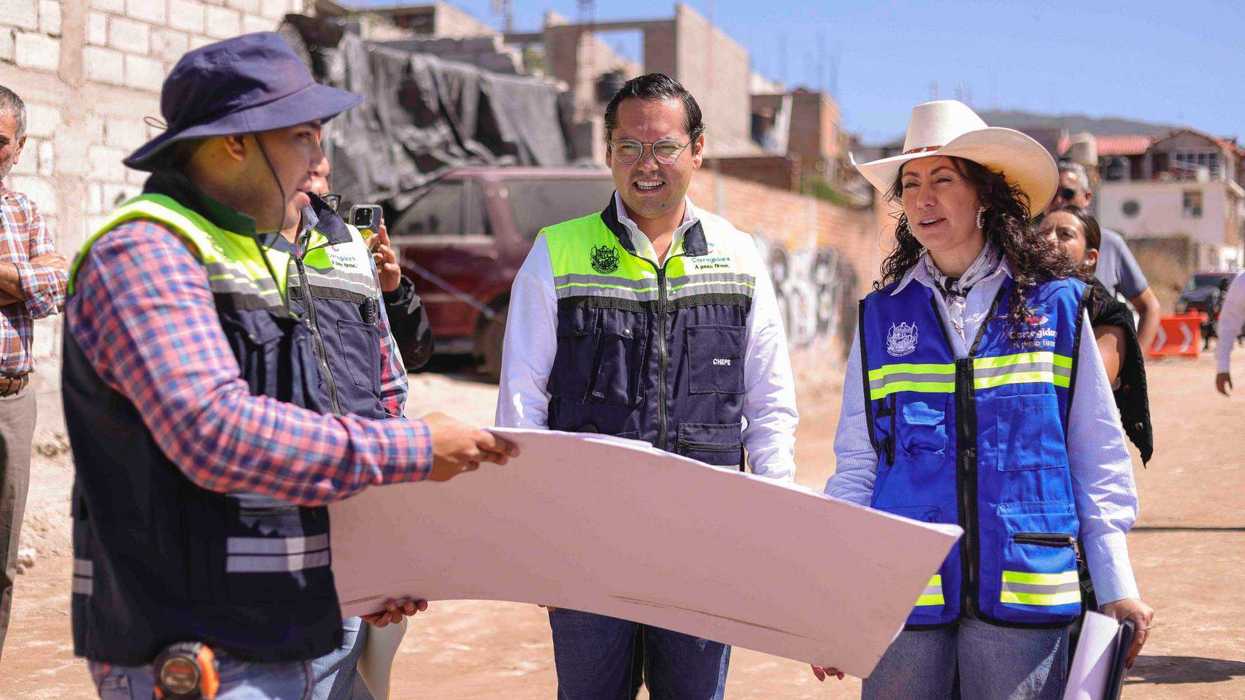 Chepe Guerrero supervisa obras de pavimentación y urbanización en colonia El Paraíso de Corregidora Querétaro.
