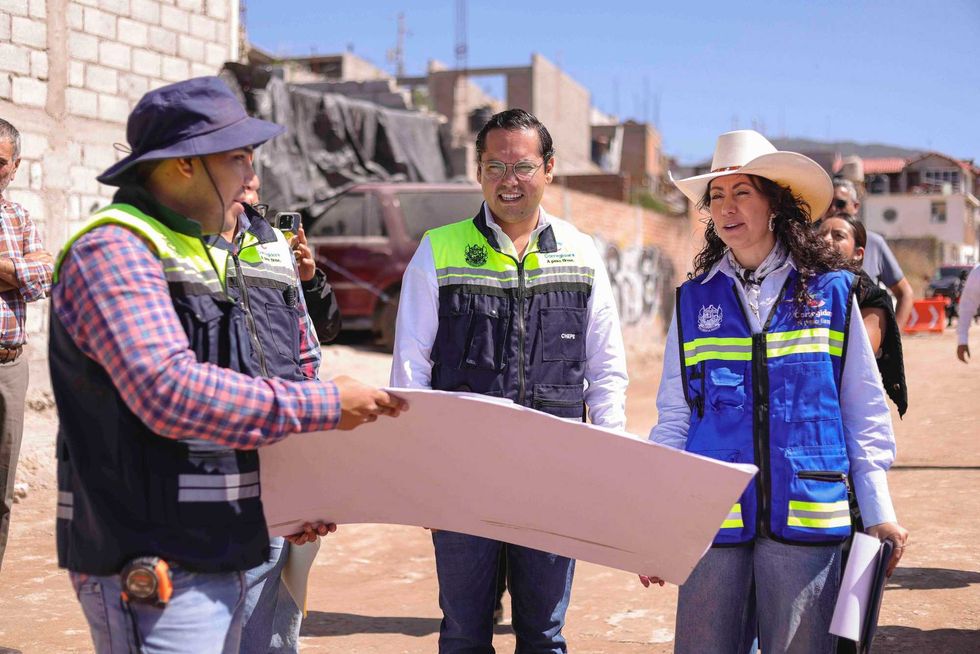 Chepe Guerrero supervisa obras de pavimentación y urbanización en colonia El Paraíso de Corregidora Querétaro.