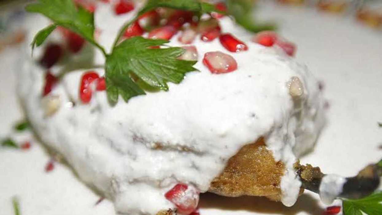 CHILES DE NOGADA.