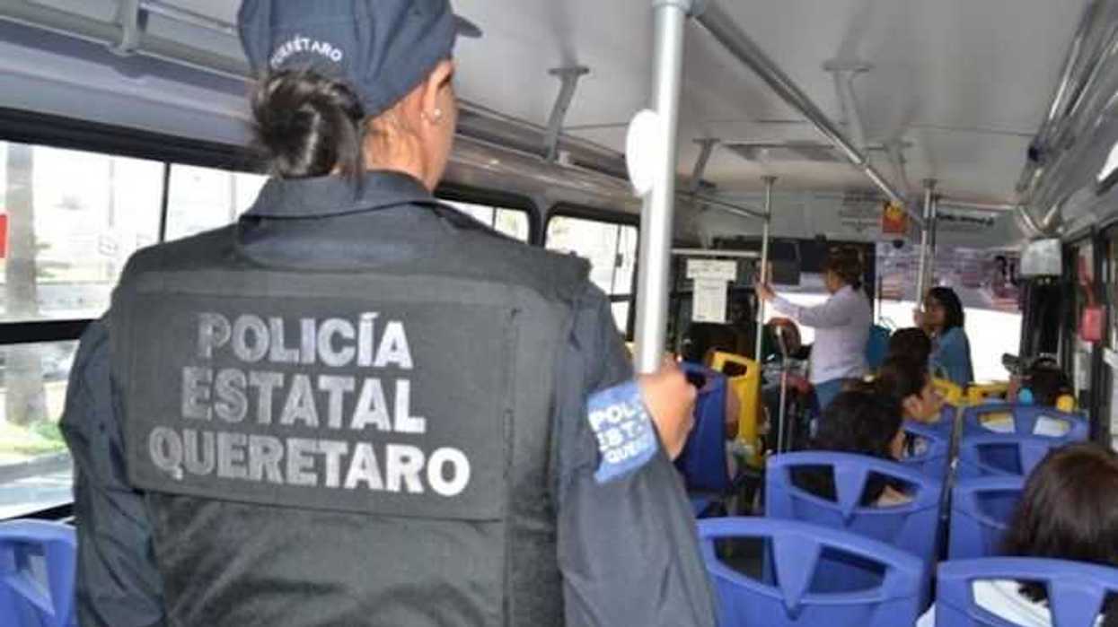 Chofer detenido por pasarse un alto y agredir a policías en Querétaro.