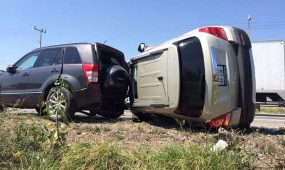 Choque de camioneta en autopista Querétaro México.