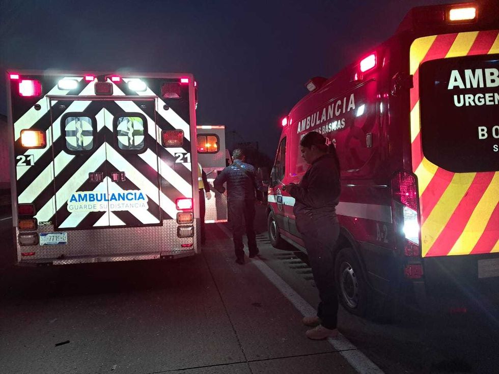 Choque entre autob\u00fas de Transportes Navarrete y cami\u00f3n materialista en el kil\u00f3metro 163 de la autopista M\u00e9xico-Quer\u00e9taro en San Juan del R\u00edo