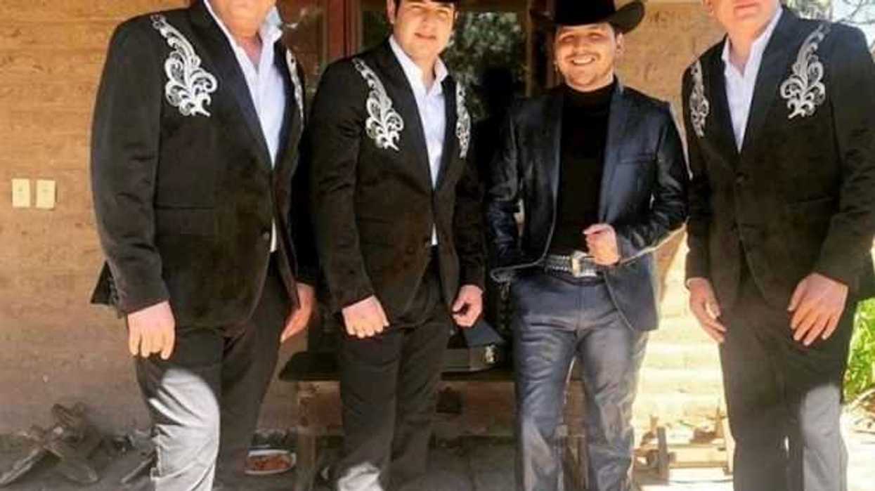 christian-nodal-los-plebes-del-ancho