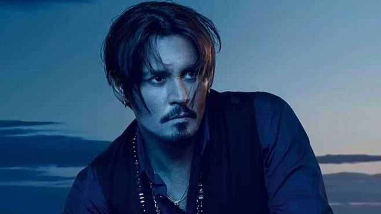 Christian Nodal muestra nueva imagen y lo comparan con Johnny Depp. AGENCIA MÉXICO.