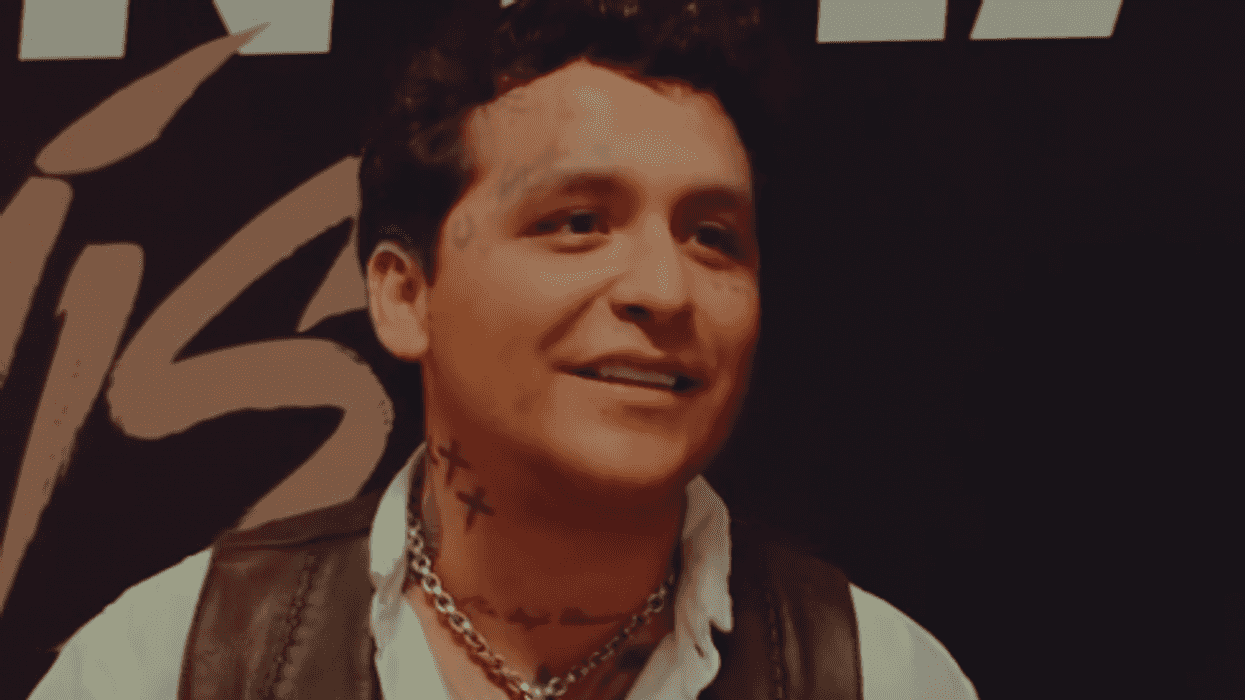 Christian Nodal recibe galardón en Costa Rica tras ser el primer cantante en sumar a la comunidad sorda en su show. Foto: Agencia México.