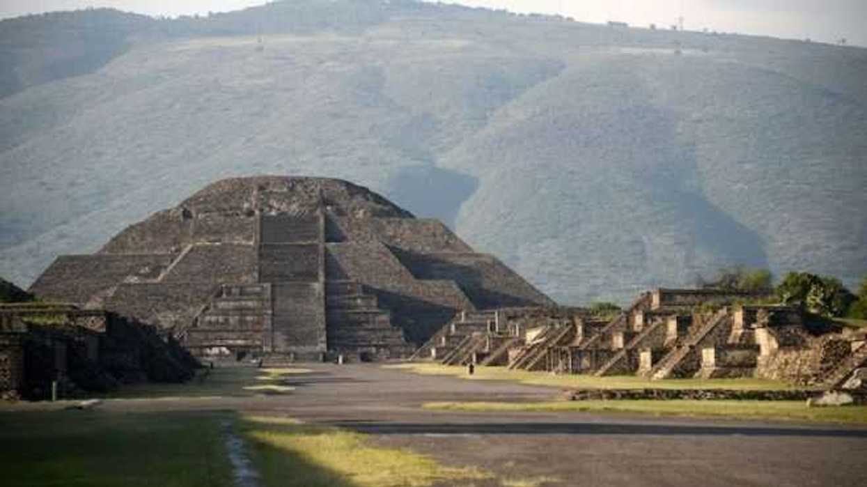 cielo-de-teotihuacan-se-engalana-con-el-festival-nacional-del-globo