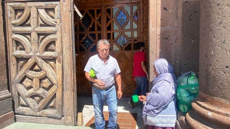 Cientos de Fieles Reciben la Ceniza en San Juan del Río para iniciar la Cuaresma.