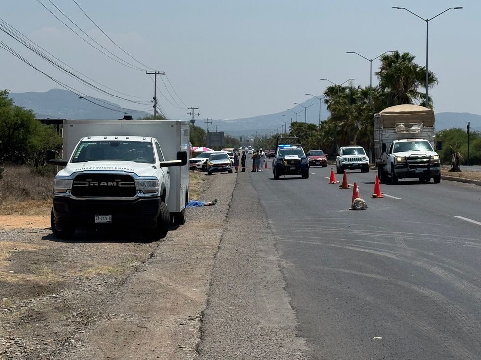 Cinta de rodamiento de la carretera San Juan del R\u00edo-Xilitla en el kil\u00f3metro 18 tras atropellamiento de ciclista en Tequisquiapan.