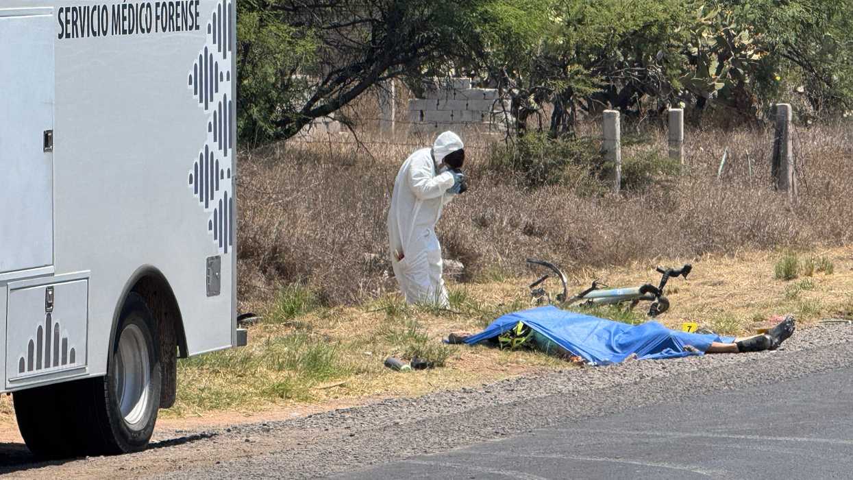 Cinta de rodamiento de la carretera San Juan del Río-Xilitla en el kilómetro 18 tras atropellamiento de ciclista en Tequisquiapan.