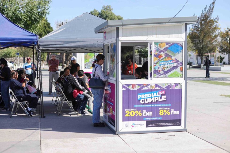 Ciudadanos realizan pago del impuesto predial en kioscos municipales de Corregidora durante campa\u00f1a de descuentos.