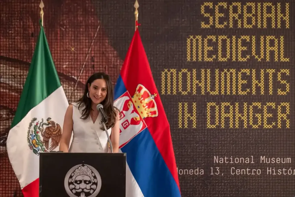 Claudia Curiel de Icaza, secretaria de Cultura, durante la inauguraci\u00f3n de "Patrimonio medieval serbio en peligro" en el MNCM, Ciudad de M\u00e9xico, 24 de julio de 2026.