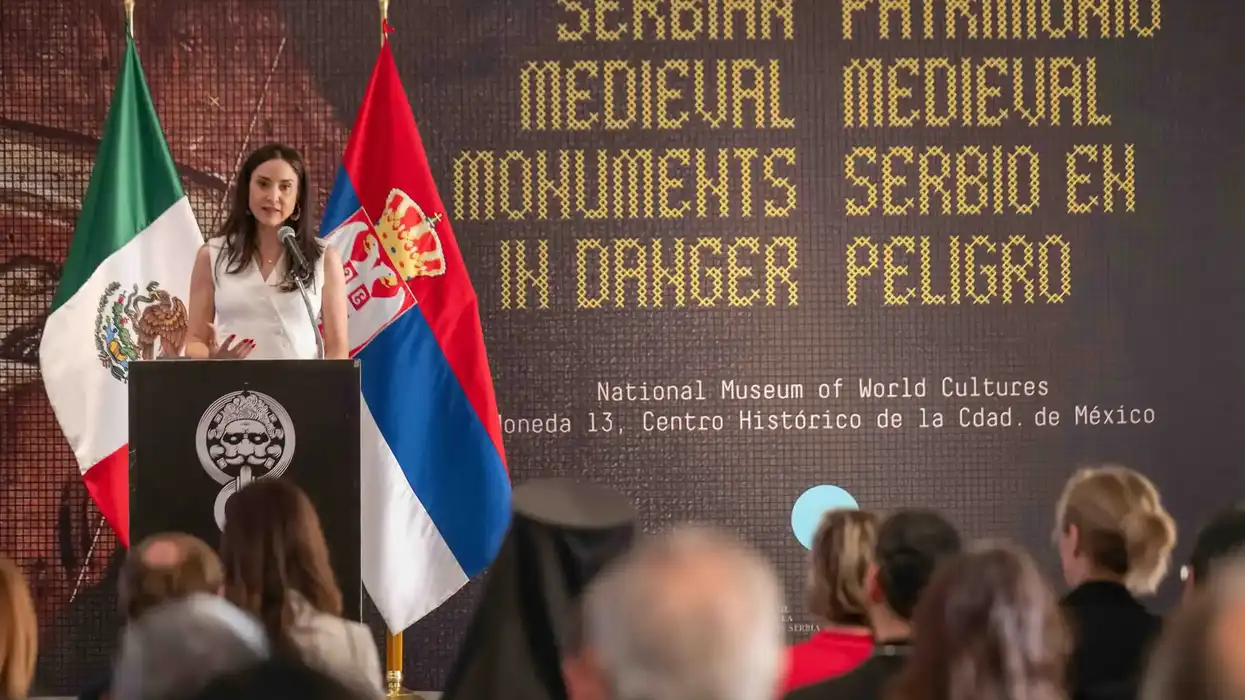 Claudia Curiel de Icaza, secretaria de Cultura, durante la inauguración de "Patrimonio medieval serbio en peligro" en el MNCM, Ciudad de México, 24 de julio de 2026.