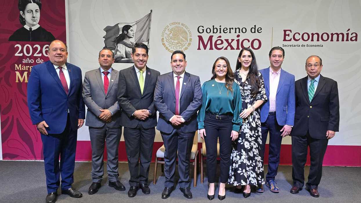 Claudia Díaz Gayou con funcionarios federales y estatales en el Segundo Encuentro Nacional de Economía Social, agosto 2026.
