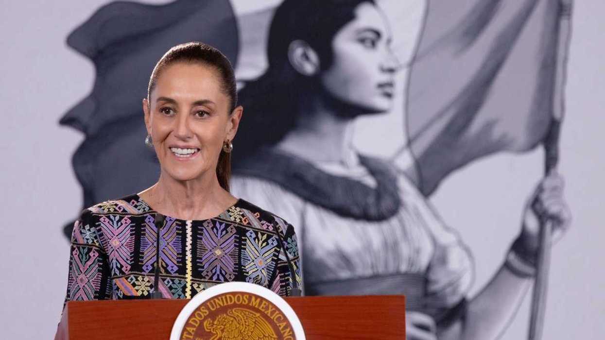 Claudia Sheinbaum durante la conferencia matutina en la que el SAT presentó cambios al RESICO